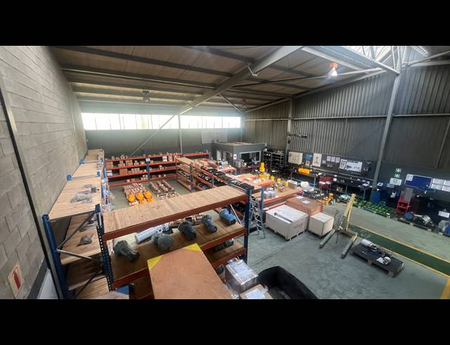 820M² WAREHOUSE TO LET IN SPARTAN